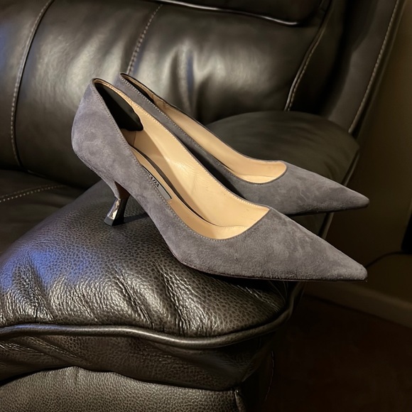 SOLD!!Sz 35.5 Prada Gray Suede Leather Pointy Toe Kitten Heels - Picture 2 of 15